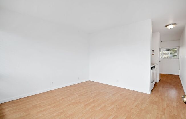 Studio, 1 bath, 355 sqft, $1,275, Unit 301