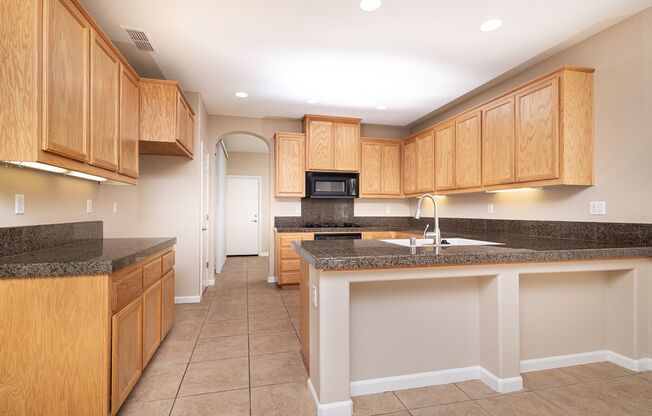 Spacious Folsom Parkway Home Near The Back of a Court