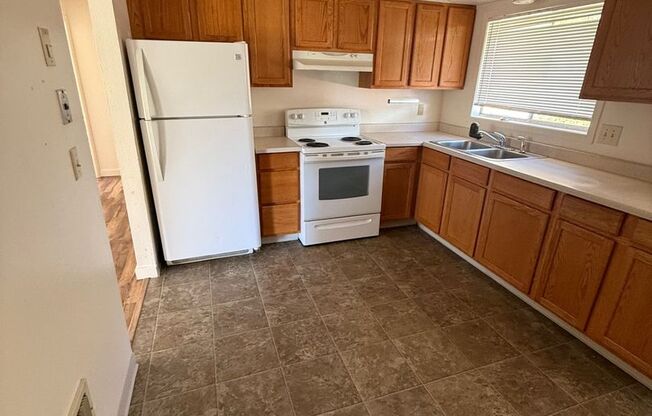 2 beds, 1 bath, $1,050, Unit 2114