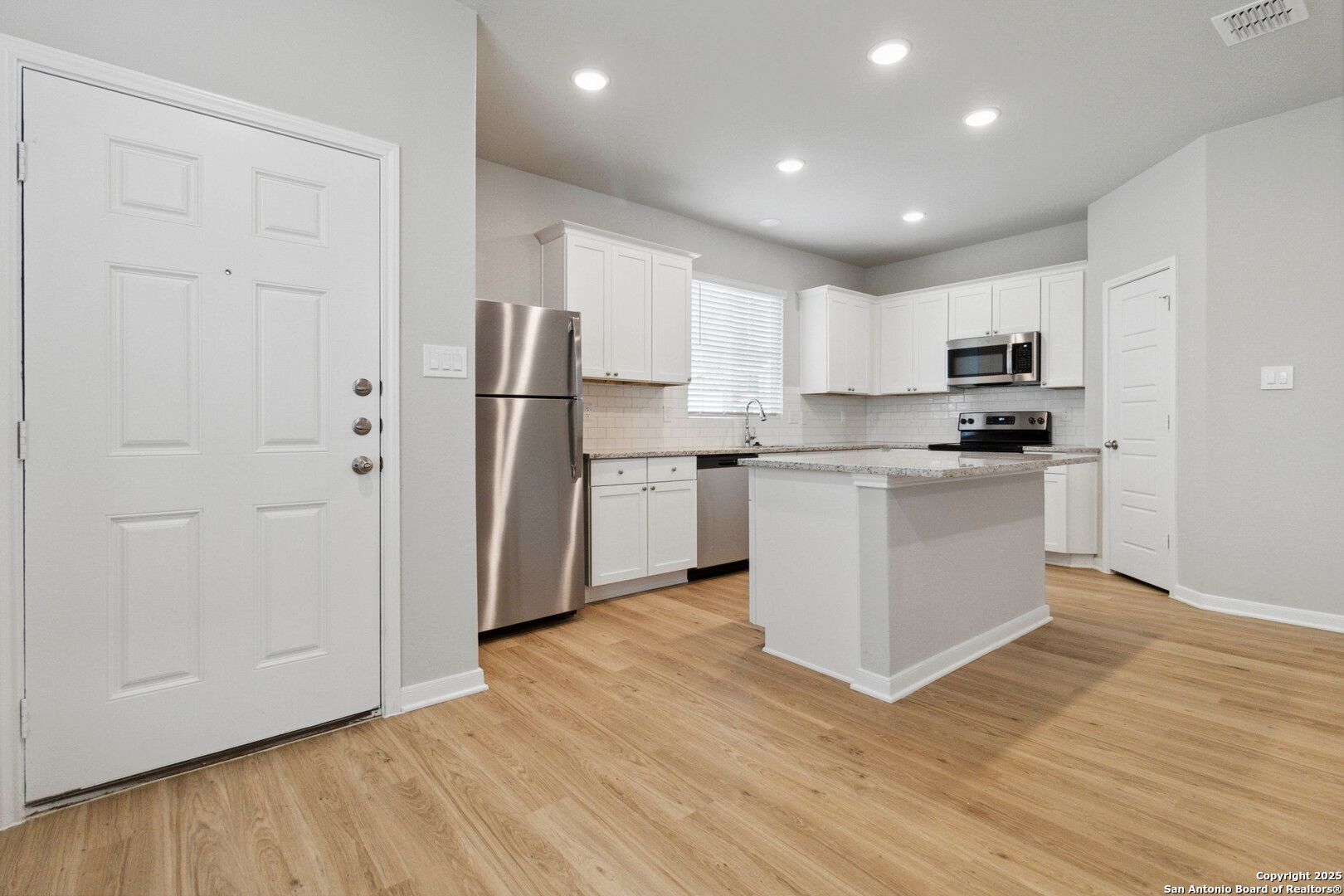 Brand New 3 Bd 3 Full Bath Townhouse Near UTSA & LaCantera