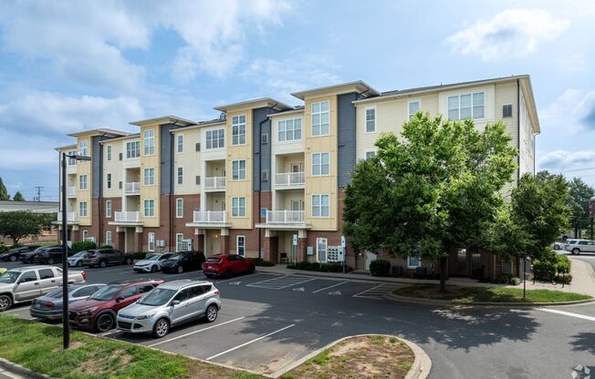 Studio, 1 bath, 637 sqft, $1,566, Unit 308