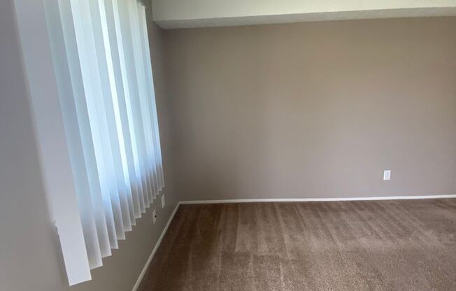 2 beds, 1 bath, 869 sqft, $1,139, Unit 12746T