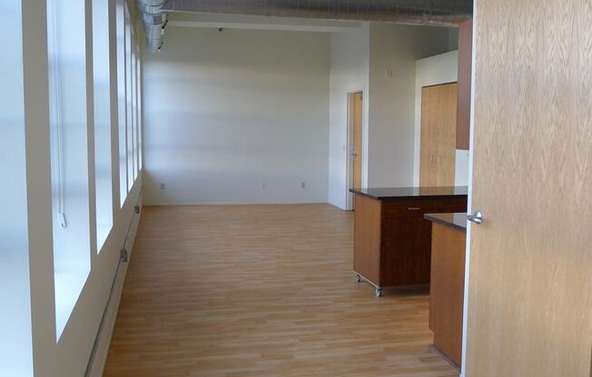 2 beds, 1 bath, 212 sqft, $1,865, Unit 219