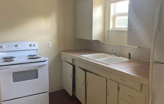 2 beds, 1 bath, $725