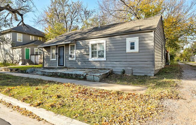 Charming 2-Bedroom Home with Modern Updates and Spacious Backyard