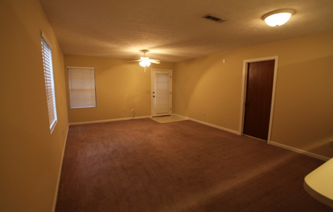 3 beds, 2 baths, $1,250, Unit # 9 B