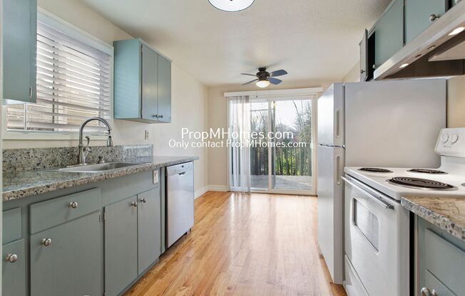 Charming 2 Bedroom Duplex in SW Portland!