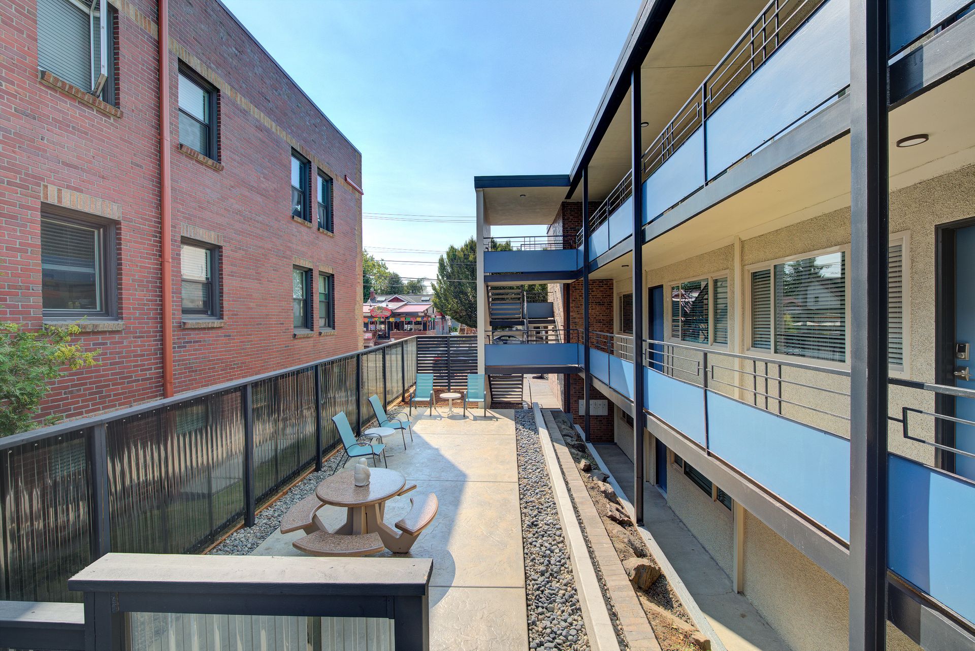 Spacious 1Bed/1Bath Ground Floor Apartment in Phinney Ridge!