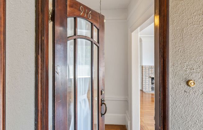 916 Ashbury St.