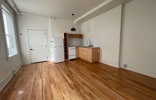 1 bed, 1 bath, 610 sqft, $800, Unit 2