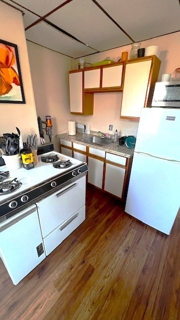 1 bed, 1 bath, 700 sqft, $2,200, Unit 3