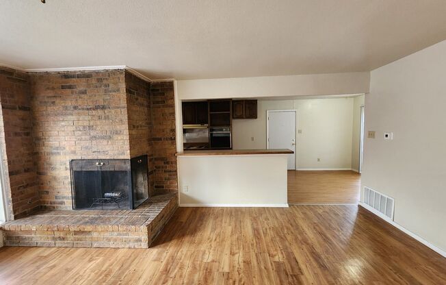 Spacious 3 Bedroom Duplex In Meadowbrook