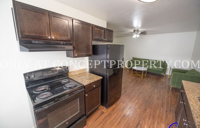 2 beds, 1 bath, 810 sqft, $1,265, Unit 04