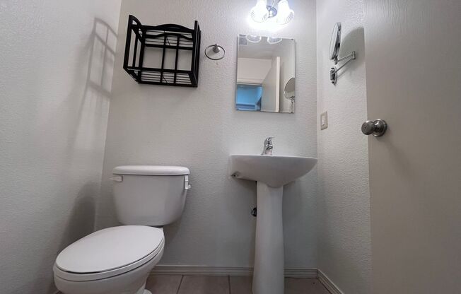 3 beds, 3 baths, $2,600