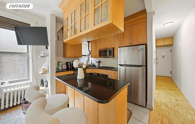 246 E 51 ST