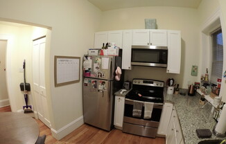 2 beds, 1 bath, $3,600, Unit 14