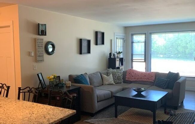 1 bed, 1 bath, $1,025, Unit 12