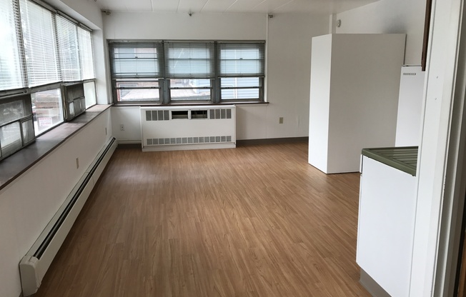 1 bed, 1 bath, 400 sqft, $1,095, Unit 201