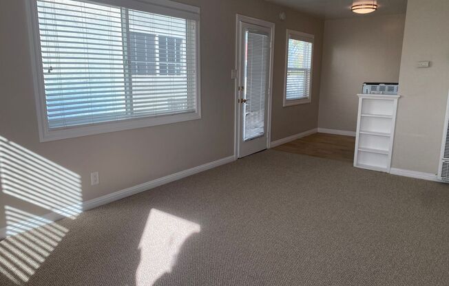 2 beds, 1 bath, $3,400, Unit Upper Back D