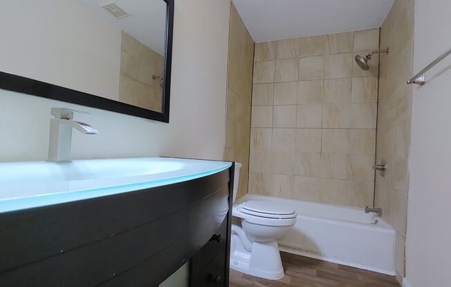 2 beds, 2 baths, 872 sqft, $1,195, Unit 05-D