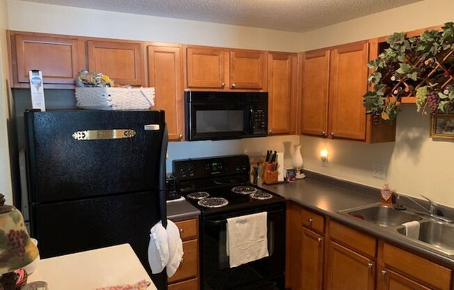 2 beds, 2 baths, 976 sqft, $1,675, Unit 3900122R