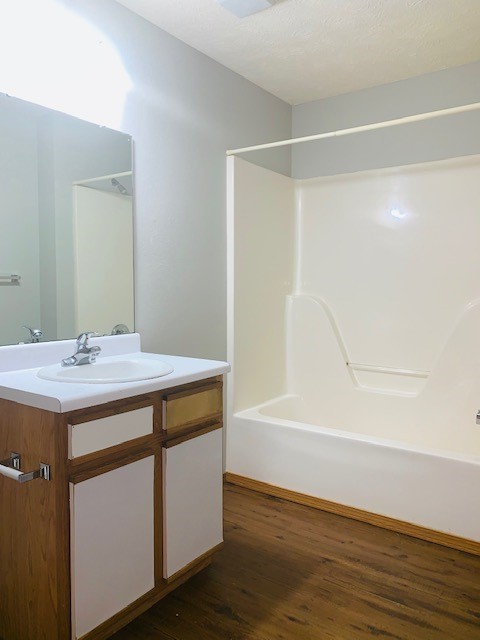 2 beds, 2 baths, 1,000 sqft, $800, Unit 19