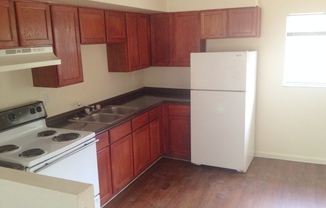 2 beds, 1 bath, $1,100, Unit 927 N. Iowa B - 14