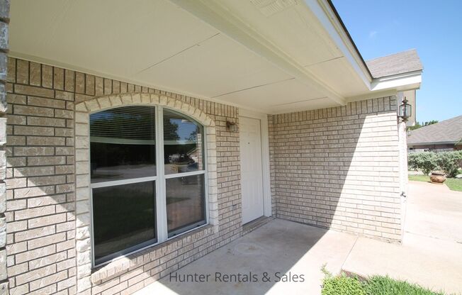 3 beds, 2 baths, $1,250, Unit Unit A