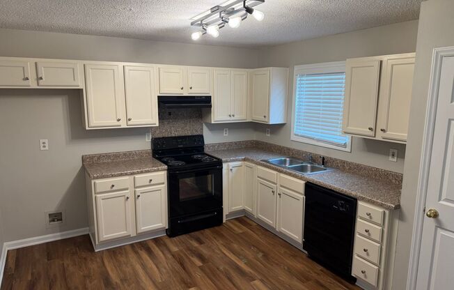 Spacious Two Bedroom Townhome In Kannapolis