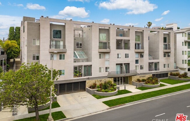 1617 S BEVERLY GLN BLVD