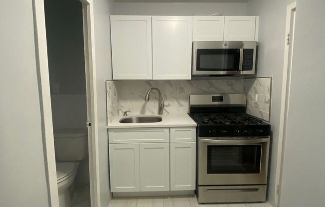 1 bed, 1 bath, $2,400, Unit 7AA