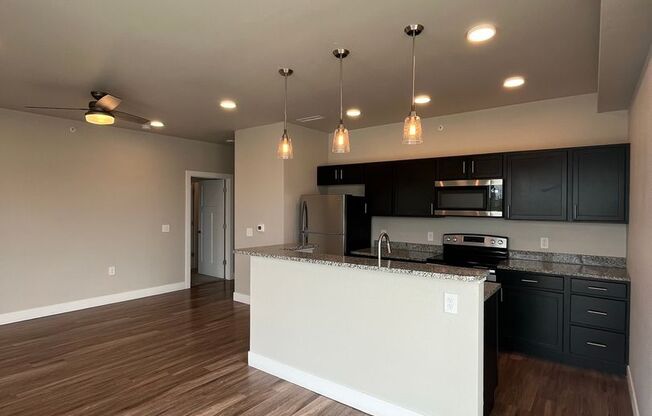 3 beds, 2 baths, 1,212 sqft, $2,400