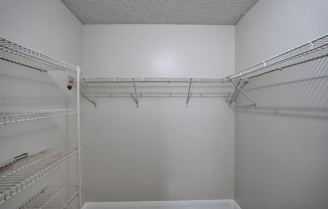 2 beds, 2 baths, $2,000, Unit APARTMENT 407