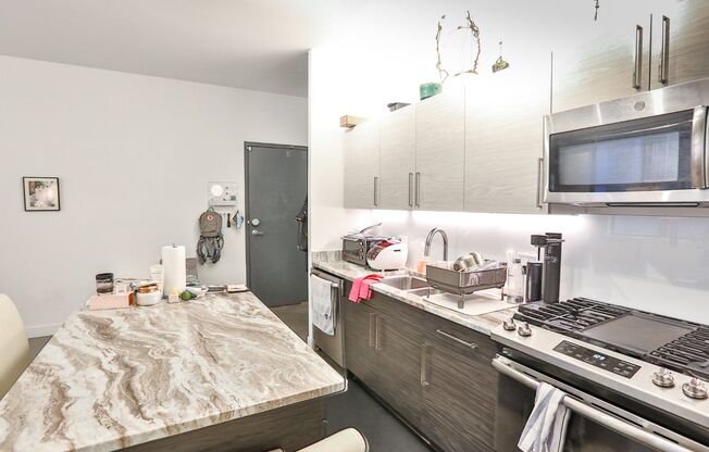 1 bed, 1 bath, 700 sqft, $2,295, Unit 306