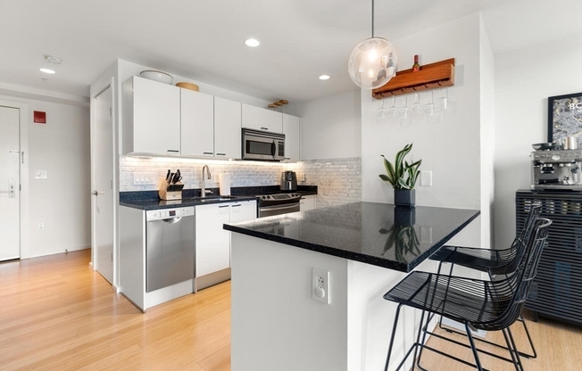2 beds, 1.5 baths, 1,056 sqft, $4,200, Unit 520