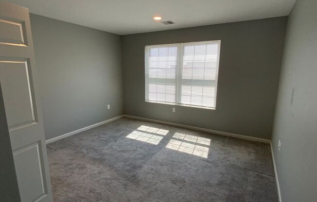 2 beds, 1 bath, 1,240 sqft, $1,550