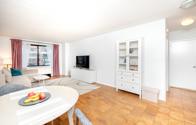 1 bed, 1 bath, 665 sqft, $4,500, Unit 8E