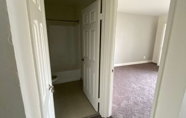 1 bed, 1 bath, 700 sqft, $1,995