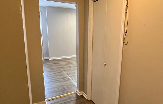 2 beds, 1 bath, 465 sqft, $1,095, Unit 212