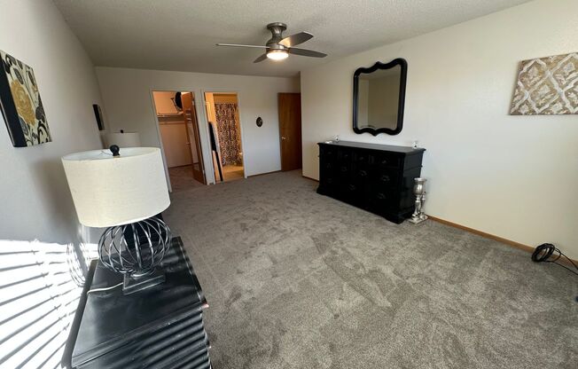 2 beds, 2 baths, $2,100, Unit Unit #5C