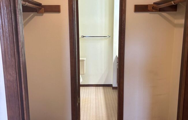 2 beds, 2 baths, 1,029 sqft, $1,229, Unit 1401 044