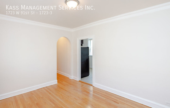 1723 W 91 ST