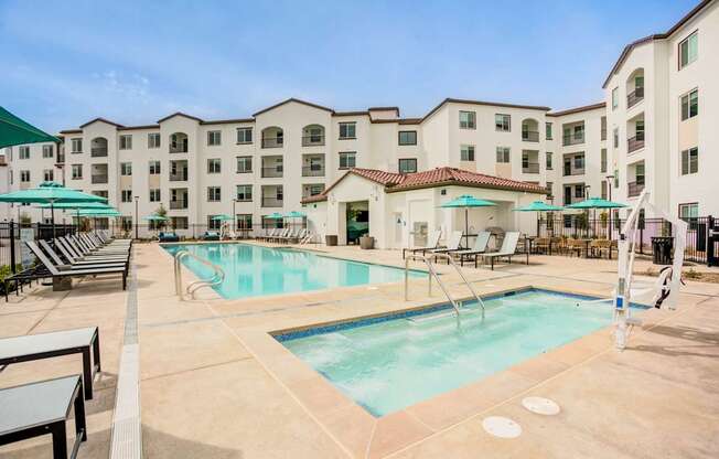 Large Pool at Pradera Apartments, San Ramon, California