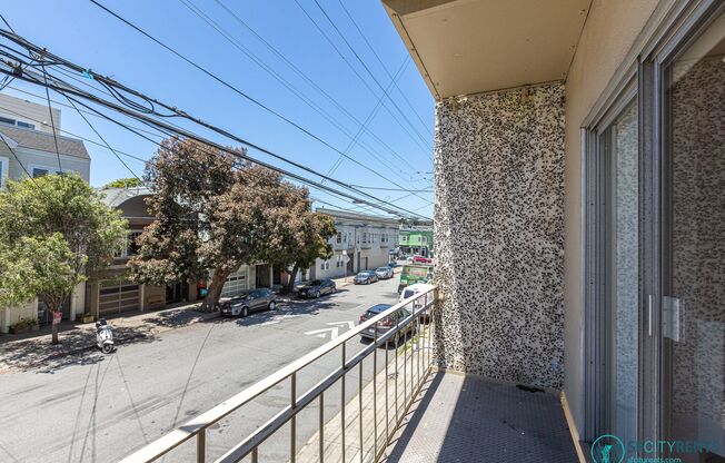 Inner Sunset: Bright 2 Bed 1 Bath w/ Laundry Onsite & Optional Parking