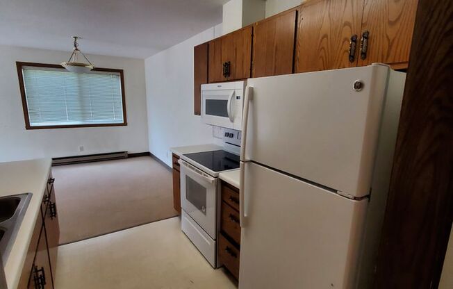 2 beds, 1 bath, 850 sqft, $1,000, Unit #102