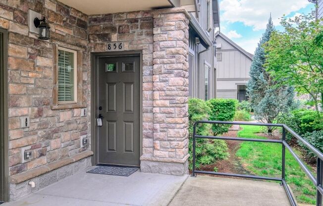 Beaverton Condo with Private Patio & Community Amenities