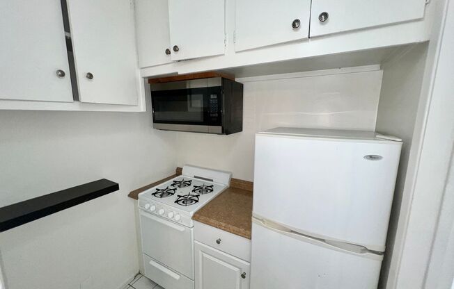 Studio, 1 bath, 320 sqft, $1,850