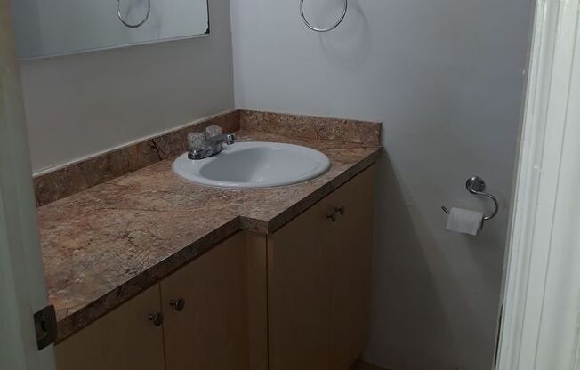 1 bed, 1 bath, 750 sqft, $1,700, Unit A05
