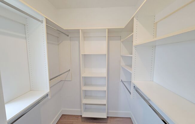 2 beds, 1 bath, 1,055 sqft, $3,700