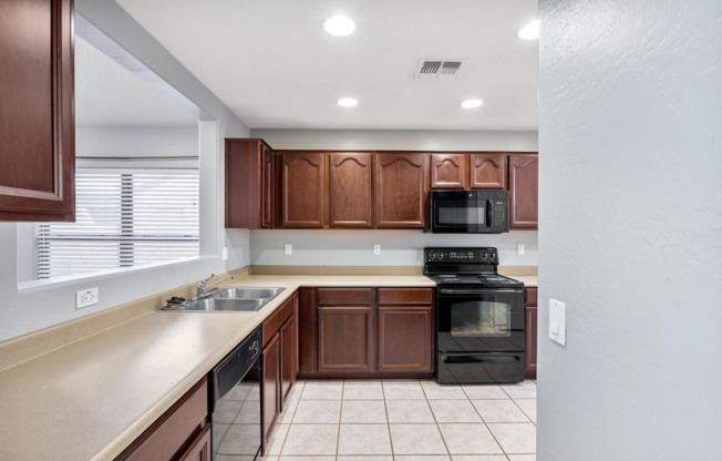 Spacious 3-Bedroom Home with Den in Arroyo Vista